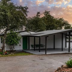 Green Puerta 292 in Wimberley