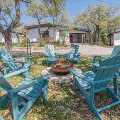 Rojo Puerta 302 in Wimberley
