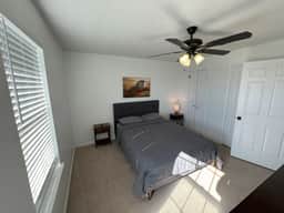 Cozy Condo in Baylor Bubble - Image 2