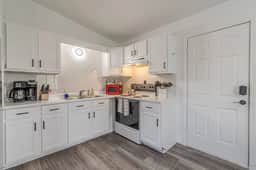 Rojo Puerta 302 in Wimberley - Image 3