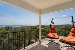 Serene Comfort in Canyon Lake - Image 3