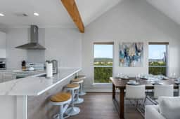 Serene Comfort in Canyon Lake - Image 4
