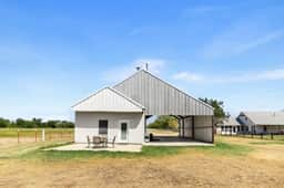 10 Mins to Baylor w/ RV HUps & Horse Stables - Image 5