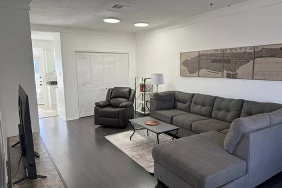 Cozy Condo in Baylor Bubble - Image 1
