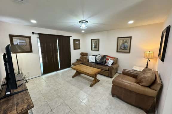 Rustic Charm near Domain, Q2 - Image 1