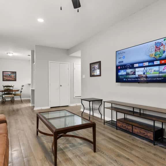 Cozy 4BR Near Baylor & Downtown Waco - Image 1