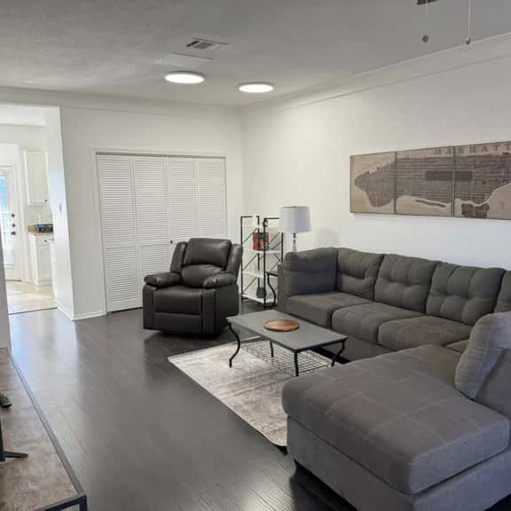Cozy Condo in Baylor Bubble - Image 1