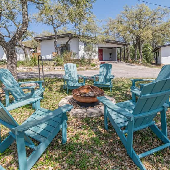 Rojo Puerta 302 in Wimberley - Image 1