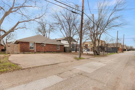 Cozy 4BR Near Baylor & Downtown Waco - Image 2