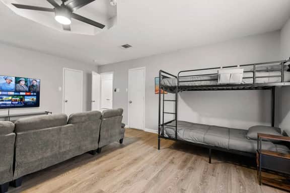 Cozy 4BR Near Baylor & Downtown Waco - Image 3