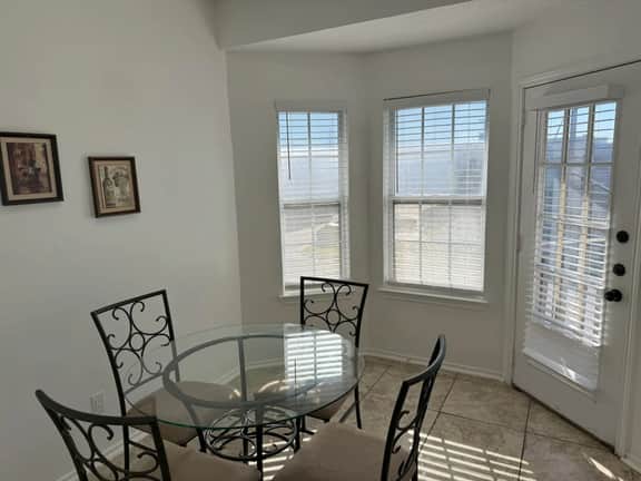 Cozy Condo in Baylor Bubble - Image 3