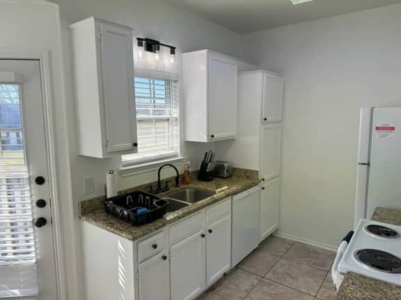 Cozy Condo in Baylor Bubble - Image 4