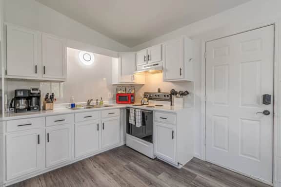 Rojo Puerta 302 in Wimberley - Image 3