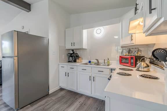 Rojo Puerta 302 in Wimberley - Image 4