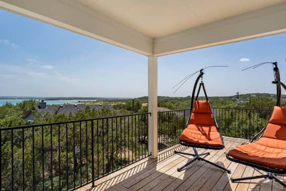 Serene Comfort in Canyon Lake - Image 3