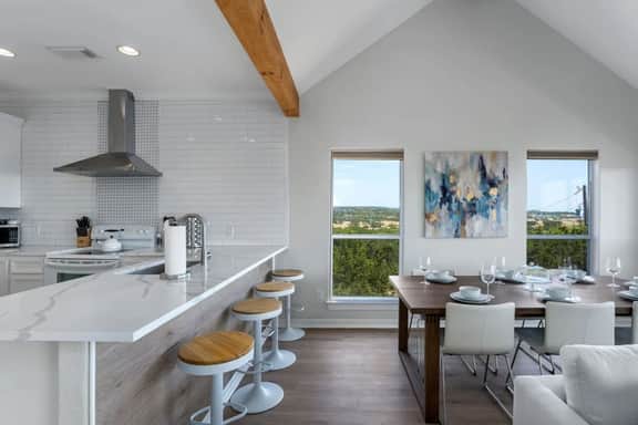 Serene Comfort in Canyon Lake - Image 4