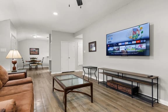 Cozy 4BR Near Baylor & Downtown Waco - Image 1