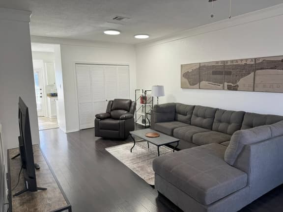 Cozy Condo in Baylor Bubble - Image 1