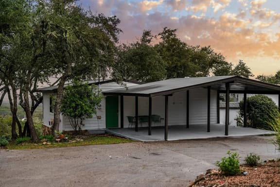 Green Puerta 292 in Wimberley - Image 1