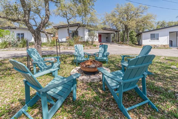 Rojo Puerta 302 in Wimberley - Image 1