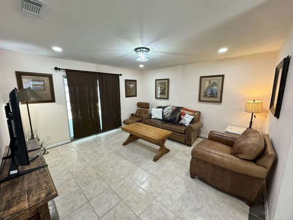 Rustic Charm near Domain, Q2 - Image 1